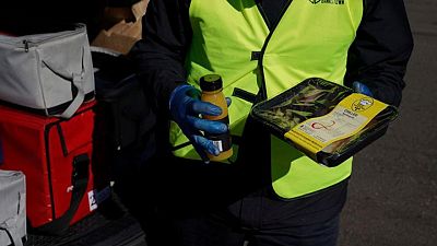 "Bastante devastador": un concejal de Sídney reparte comida en los distritos confinados "Bastante devastador": un concejal de Sídney reparte comida en los distritos confinados