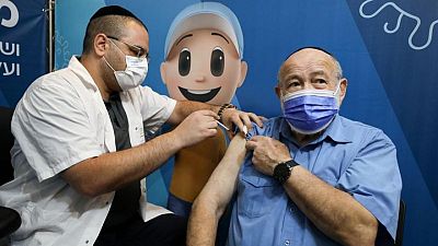 إسرائيل توسع نطاق حملة التطعيم بجرعة تنشيطية من لقاحات كوفيد