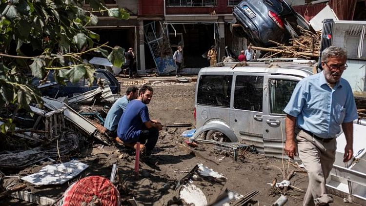 Turquía busca aliviar estragos de inundaciones en región del Mar Negro, reportan 27 muertos