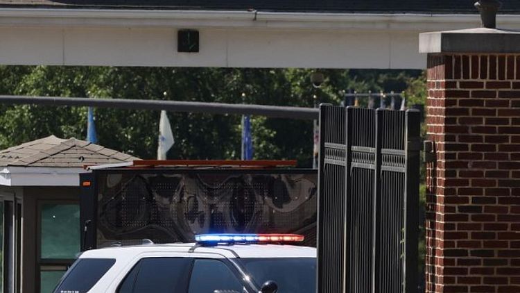 قاعدة عسكرية أمريكية في واشنطن تنهي حالة الإغلاق بعد احتجاز مسلح