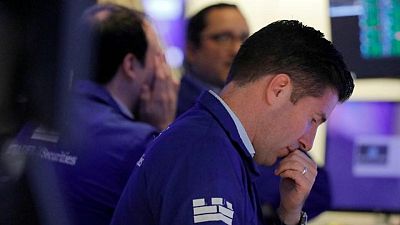 وول ستريت تغلق على تغير طفيف مع تعويض مكاسب ديزني أثر تراجع المعنويات