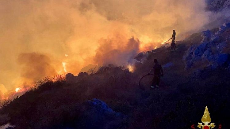 Wildfire breaks out east of Rome, locals evacuated