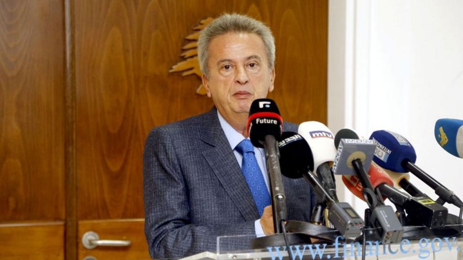 حاكم مصرف لبنان يقول إنه بريء من الفساد وضميره مرتاح