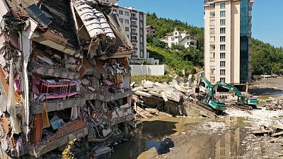 Al menos 44 muertos por inundaciones en Turquía; prosigue búsqueda de desaparecidos Al menos 44 muertos por inundaciones en Turquía; prosigue búsqueda de desaparecidos