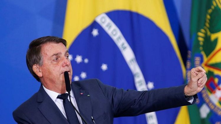 Bolsonaro critica a jueces brasileños, advierte de "ruptura institucional"