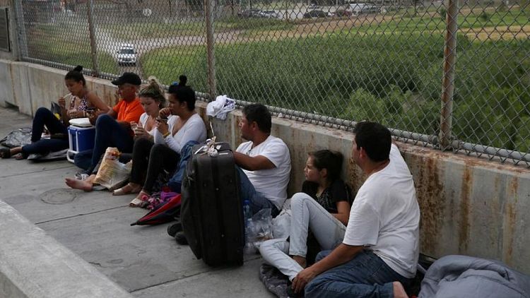 Corte EEUU ordena a Biden restablecer política migratoria de Trump en frontera con México