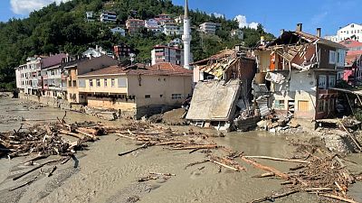 ارتفاع عدد قتلى السيول في شمال تركيا إلى 62