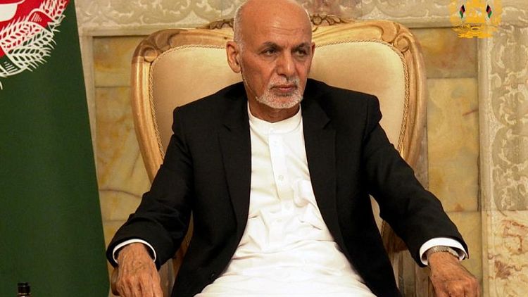 الرئيس الأفغاني يقول من منفاه إنه غادر كابول لعدم إراقة الدماء ولم يأخذ أموالا