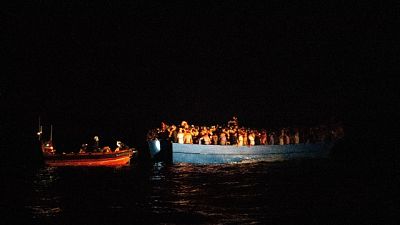 Naufraghi erano su barca di legno sovraffollata al largo Libia
