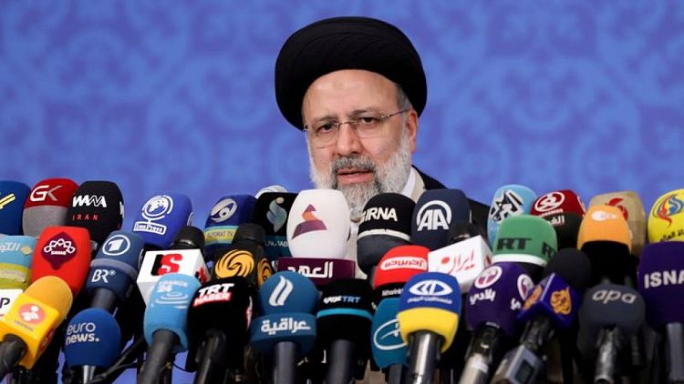 رئيسي يقول إيران مستعدة لإجراء محادثات نووية لكن ليس تحت "ضغط" غربي