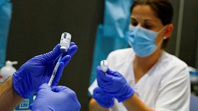 La vacuna experimental española podría ayudar a combatir las variantes, según ministra