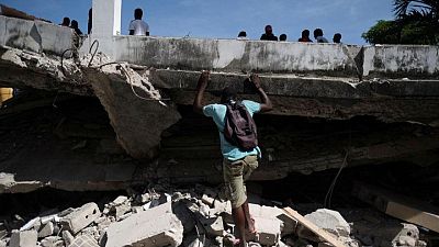 Tras terremoto, angustiados haitianos buscan ayuda médica en abarrotados hospitales Tras terremoto, angustiados haitianos buscan ayuda médica en abarrotados hospitales