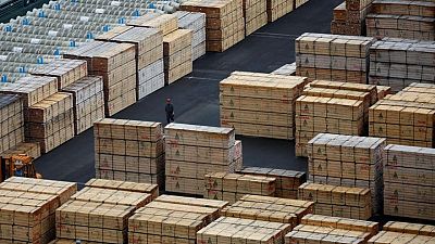 Japan's exports extend gains, machinery orders fall amid fragile recovery