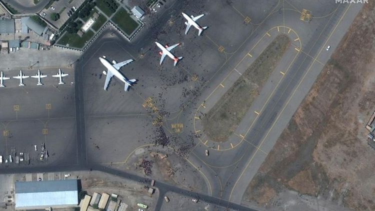 Encuentran restos humanos en tren de aterrizaje de avión procedente de Kabul: Fuerza Aérea EEUU