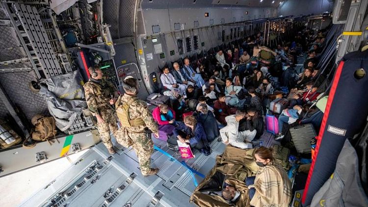 Cumplimos nuestra palabra sobre las evacuaciones: alto funcionario talibán