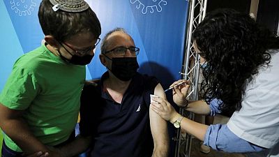 Tercera dosis de Pfizer tiene efectividad de 86% en mayores de 60: organización sanitaria israelí Tercera dosis de Pfizer tiene efectividad de 86% en mayores de 60: organización sanitaria israelí