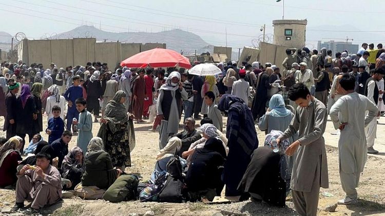 España evacuará a 500 trabajadores españoles y afganos en aeropuerto de Kabul