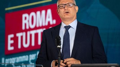 Presentato il programma, priorità emergenza rifiuti e metro Presentato il programma, priorità emergenza rifiuti e metro