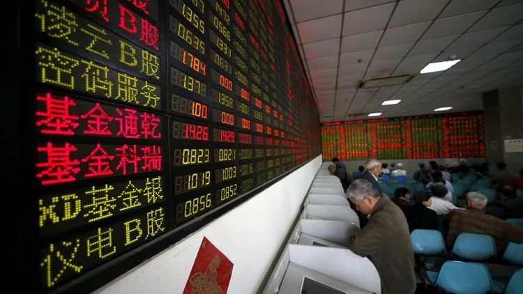 Mercados chinos pierden medio billón de dólares en una semana; regulación golpea la moral
