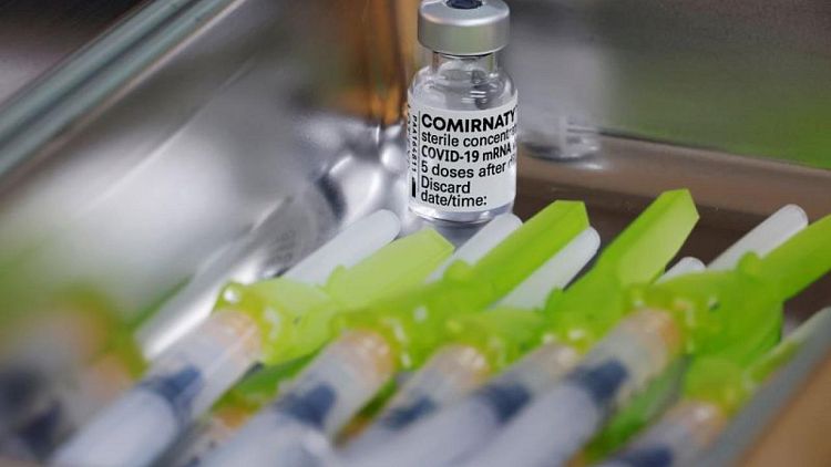 Mientras más personas se vacunan contra el COVID, menos están donando sangre