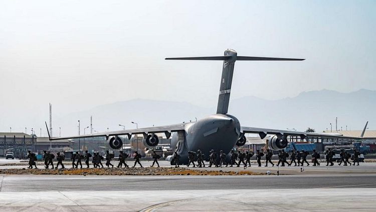 España dice que puede recibir hasta 4.000 afganos en dos bases militares