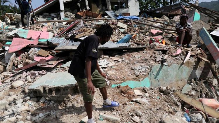 Haití enfrenta ira y desesperación una semana después del terremoto, avivando temores por la seguridad