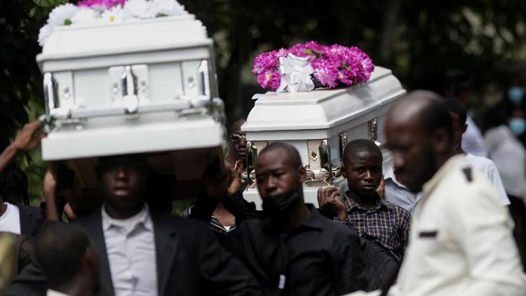 'Everyone was crying': grieving Haitians bury their dead a week after quake