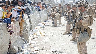 مسؤول بحلف الأطلسي: مقتل 20 على الأقل في الأسبوع المنصرم خلال الإجلاء من مطار كابول