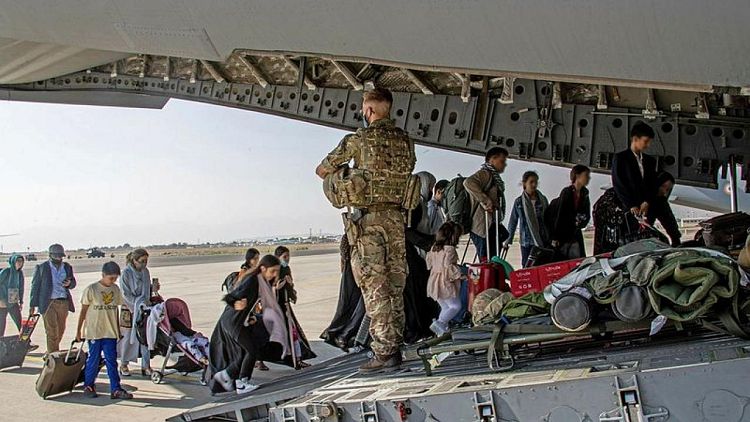 صحيفة: بريطانيا تعتزم إجلاء ما يصل إلى ستة آلاف شخص من أفغانستان هذا الأسبوع