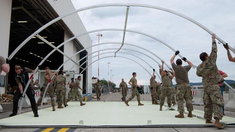 El ejército estadounidense evacuó a más de 10.000 personas de Kabul el domingo