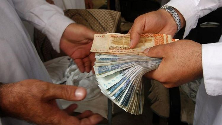 Los talibanes nombran a un jefe interino del banco central ante la creciente inestabilidad económica