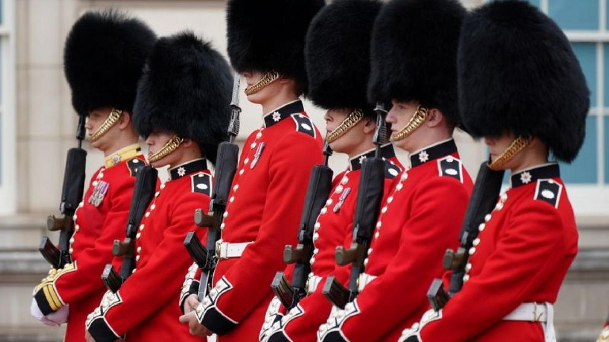 They're Changing The Guard Again At Buckingham Palace After 18 Months ...