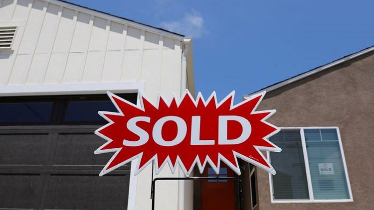 RESUMEN-Ventas de casas nuevas en EEUU repuntan modestamente en julio, precios suben