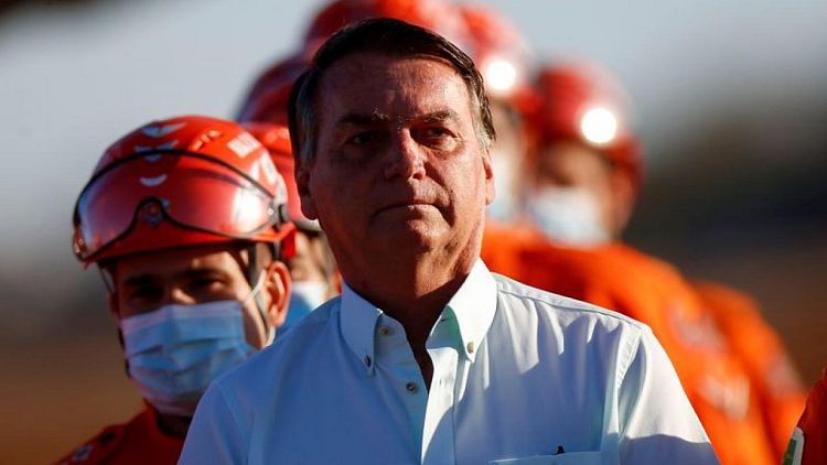Bolsonaro quiere que se fije una fecha para poner fin al uso de mascarillas en Brasil