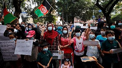 لاجئون أفغان في إندونيسيا يحتجون للمطالبة بتسريع إعادة توطينهم