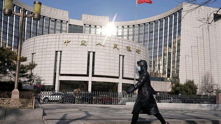 Banco central de China aumenta las inyecciones de efectivo para calmar las preocupaciones