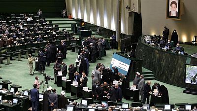 البرلمان الإيراني يقر أغلب مرشحي رئيسي لشغل مناصب في الحكومة