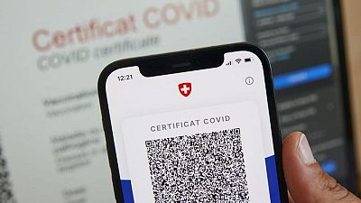 Swiss gov't examines introducing COVID-19 certificates in most indoor spaces