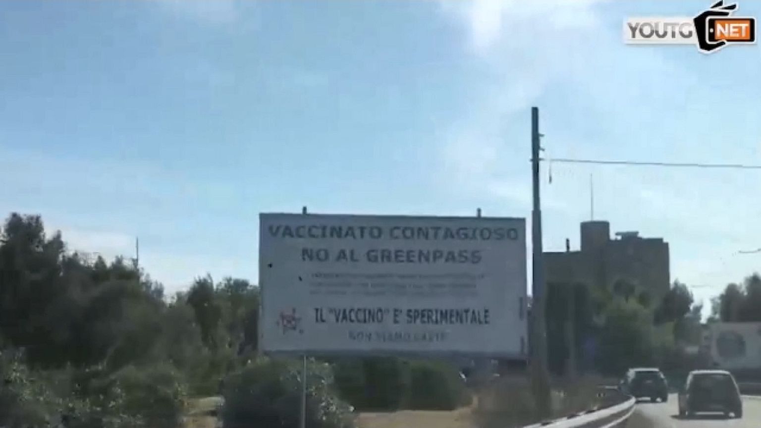 Affissi nelle strade più trafficate del capoluogo sardo