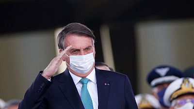 Bolsonaro dice que todo el mundo debería comprarse un rifle