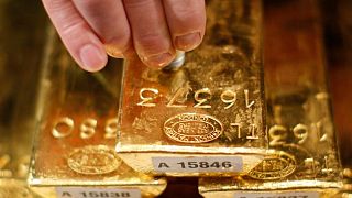 Oro cae a mínimo de un mes por comentarios de jefe de la Fed Oro cae a mínimo de un mes por comentarios de jefe de la Fed