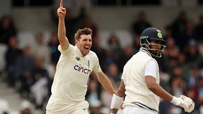 Cricket-India lose Rahul as England continue victory march
