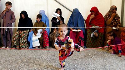 الأمم المتحدة: نصف مليون أفغاني ربما يفرون عبر الحدود
