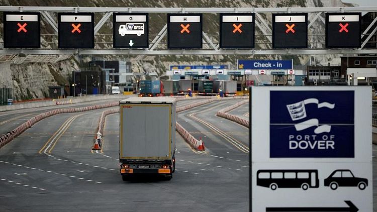 Gobierno Reino Unido rechaza pedido de nuevas visas para aliviar escasez de camioneros tras Brexit