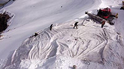 Wrap up cool: Blankets help stave off glacier melt on Swiss ski pistes