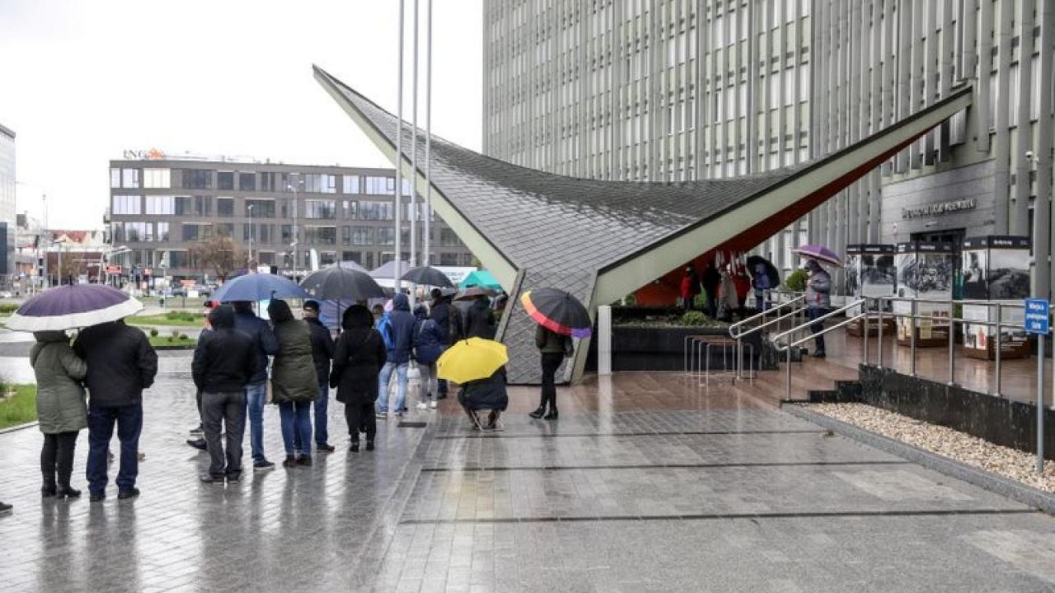 Poland to offer COVID booster shots to people with reduced immunity