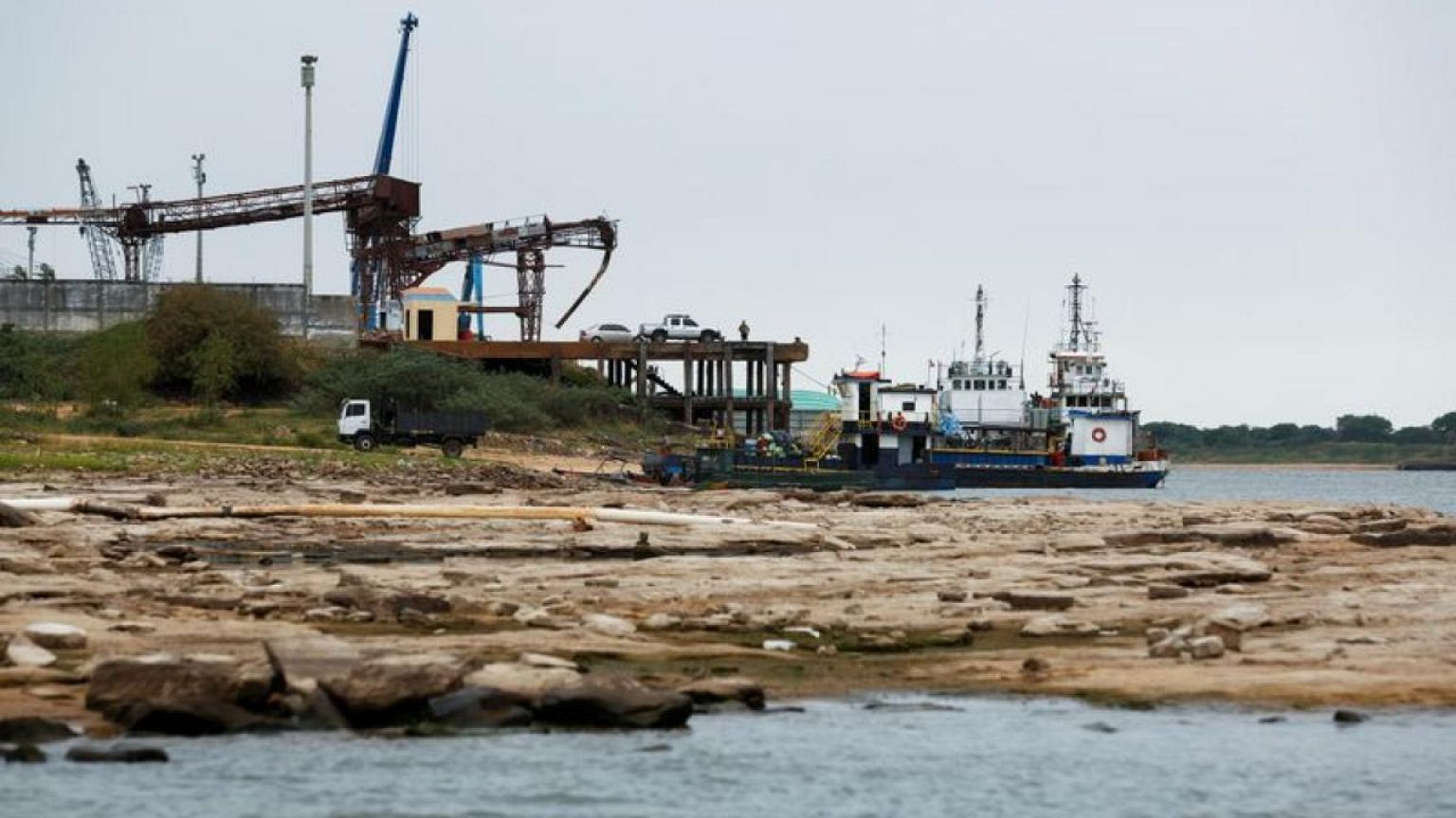 Paraguay grains ships cut loads, face delays as river levels drop