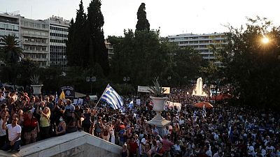 اشتباكات بين الشرطة اليونانية ومحتجين مناهضين للقاحات في أثينا