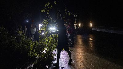 Ida golpea Luisiana, derriba líneas eléctricas y sumerge a Nueva Orleans en la oscuridad Ida golpea Luisiana, derriba líneas eléctricas y sumerge a Nueva Orleans en la oscuridad