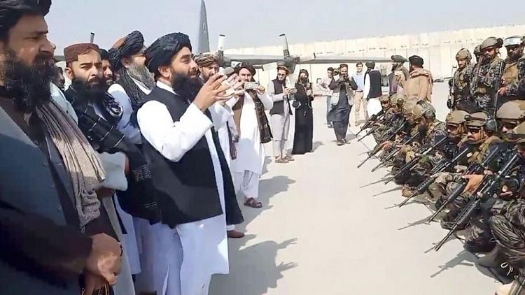RESUMEN-Talibanes celebran victoria con disparos al aire tras salida de tropas EEUU de Afganistán